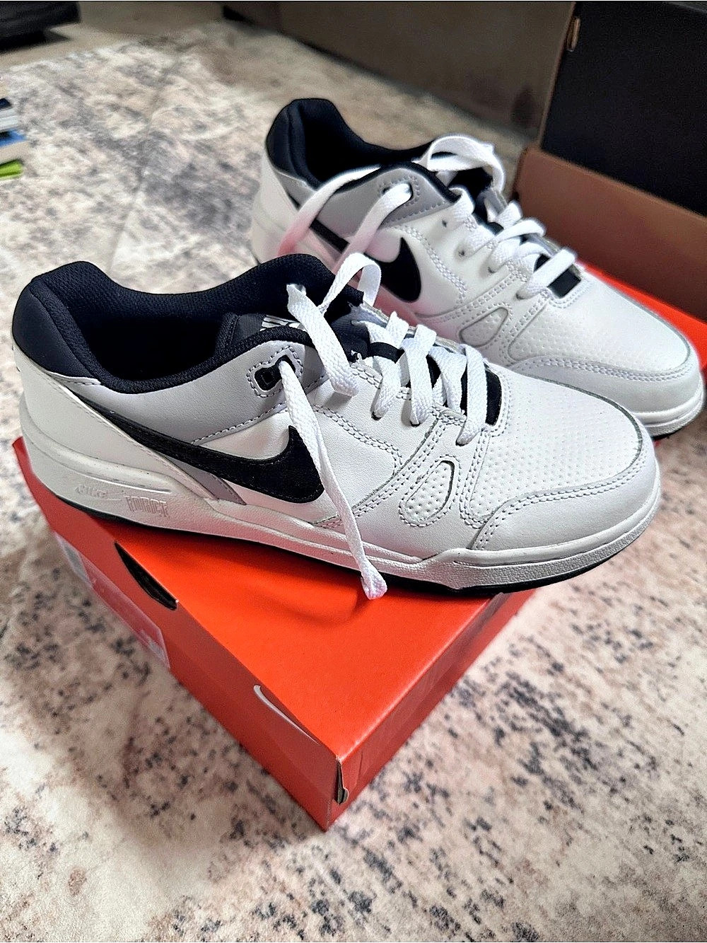 Nike Court Borough Low White & Black Sneakers Boys US 5.5Y Like New